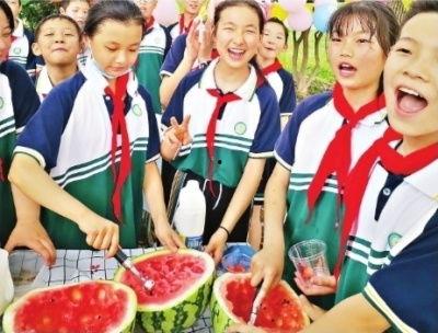 最新校园爆料吃瓜,揭秘最新吃瓜爆料背后的真相