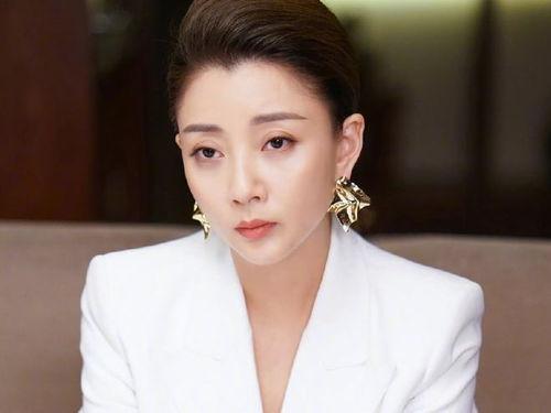 中年明星网红,从幕后到台前，重塑自我风采