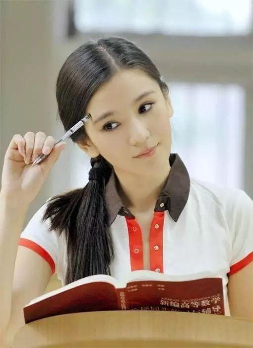 近期热门校花吃瓜事件,校花吃瓜事件引发热议，真相揭秘引网友热议