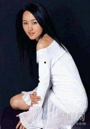 明星网红杨钰莹,从甜歌皇后到网红，美丽传奇的跨界之旅”