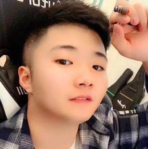 疫情明星网红,影响力与争议并存