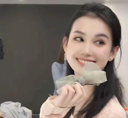 今日吃瓜网红刘嘉玲